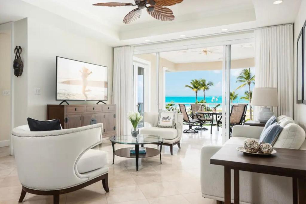 Great two-bedroom apartment in Grace Bay Beach