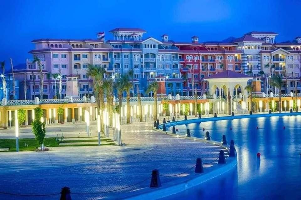 Budova, kde se aparthotel nachází