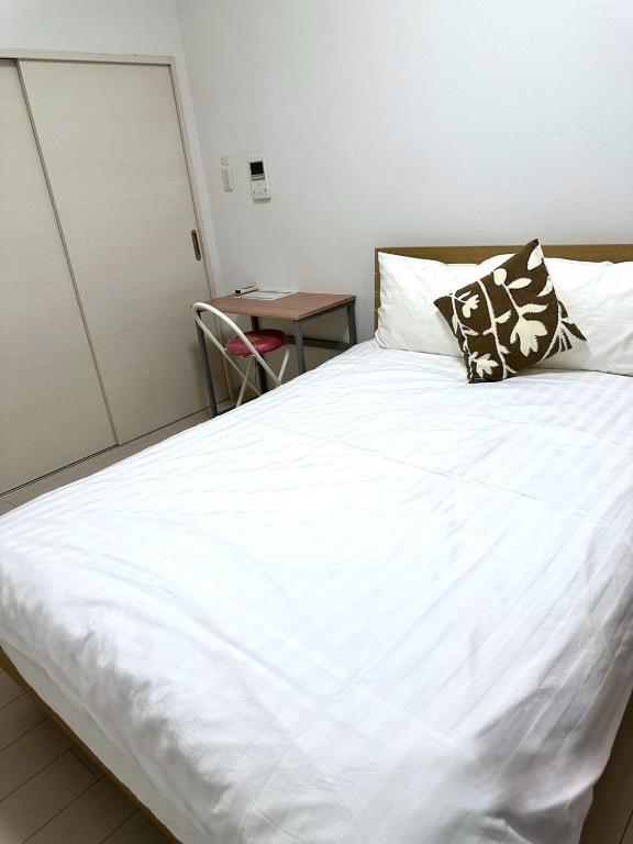 Postel nebo postele na pokoji v ubytování Residence天王寺東