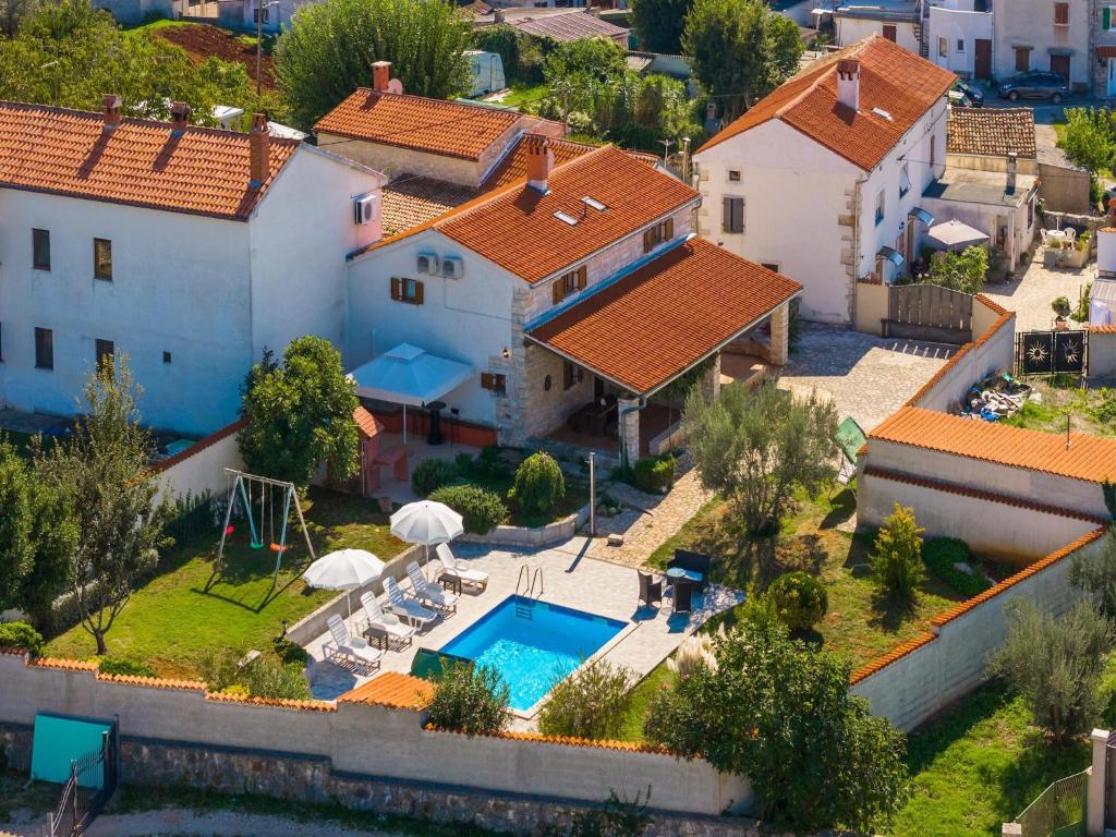 Bazén v ubytování Holiday Home in egoti i with Private Pool nebo v jeho okolí