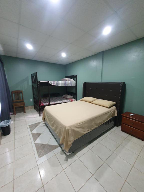 River Park Inn - Habitación Triple Básica