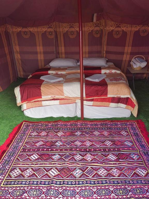 Postel nebo postele na pokoji v ubytování Desert Private Camp - Bedouin Camp
