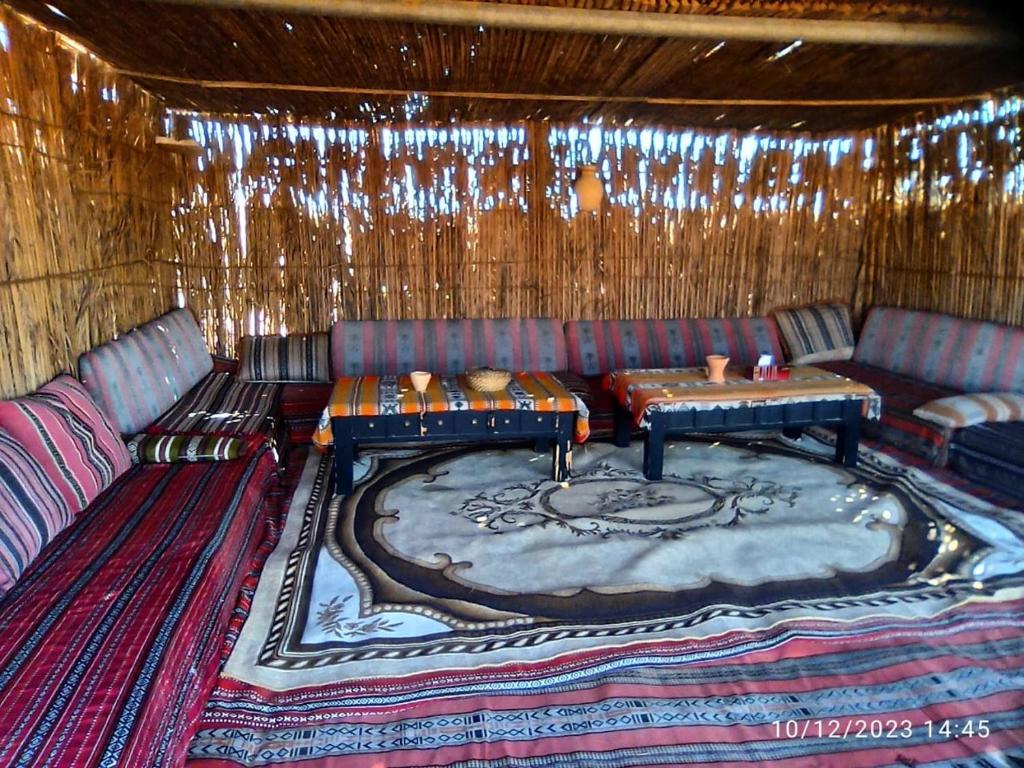 Posezení v ubytování Desert Private Camp - Bedouin Camp