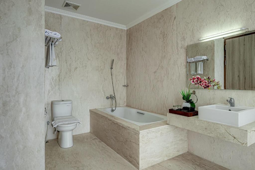 Koupelna v ubytování Goldvitel Hotel Surabaya