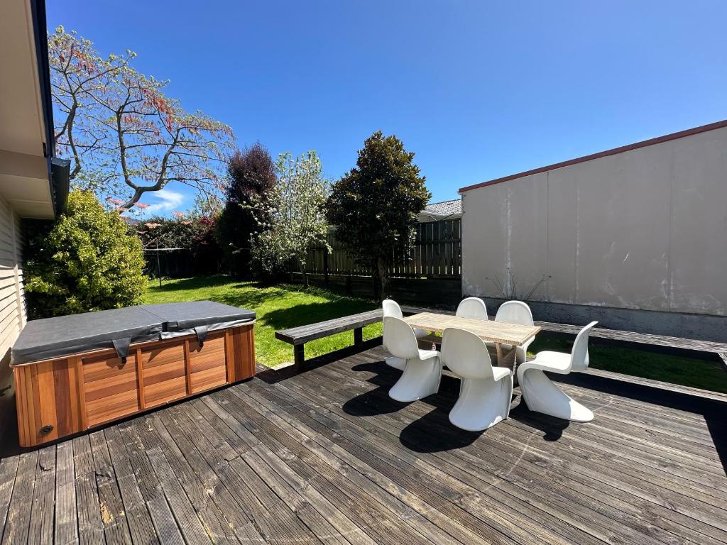 Dream home in central of Rotorua with spa pool - Resim 24