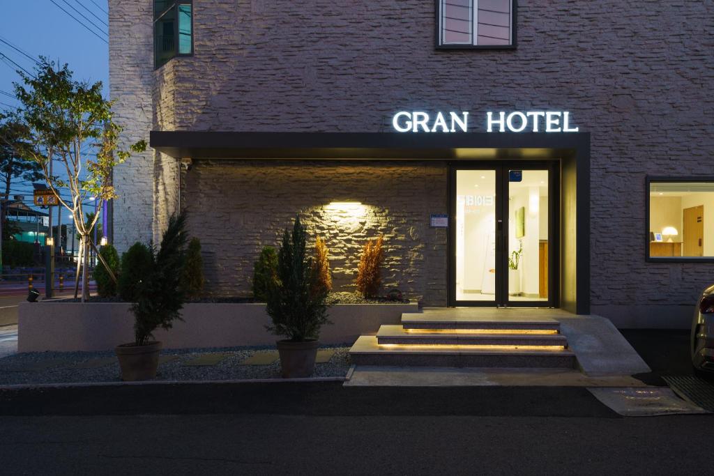 a building with a sign that reads tram hotel at Gran Hotel in Gunsan-si