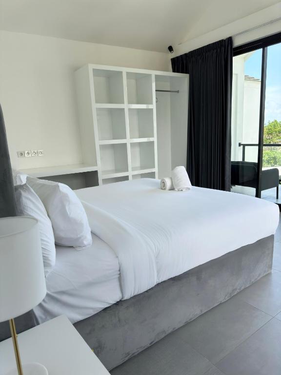 a large white bed in a room with a window at Villa Valeria in Ungasan
