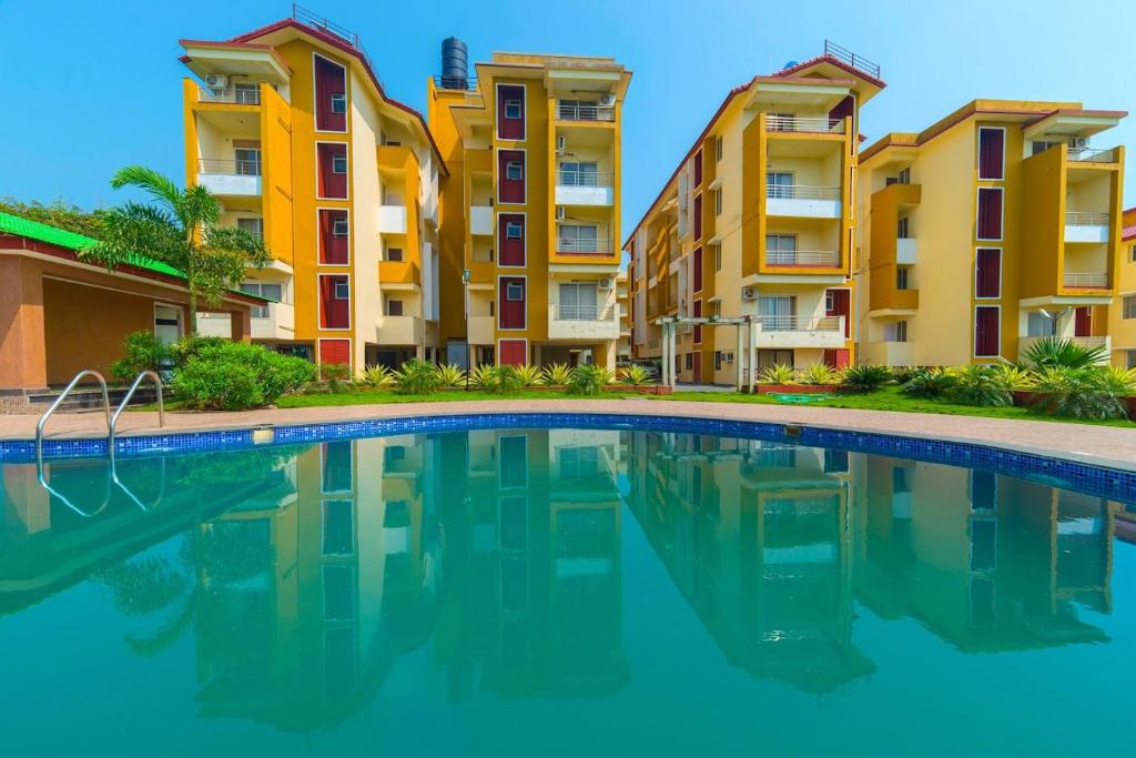 Bazén v ubytování FabHotel Ocean View Apartment - Nr Dabolim Airport nebo v jeho okolí