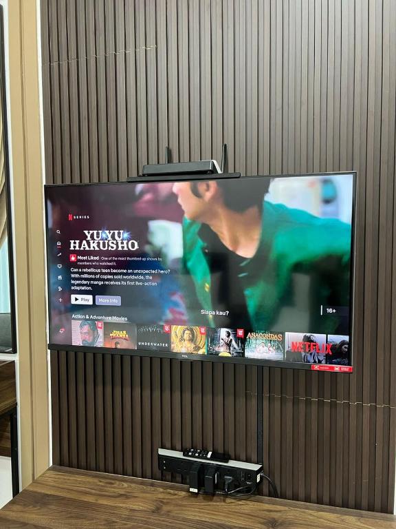 TV a/nebo společenská místnost v ubytování HASSMA Studio Apartment at Kompleks Mutiara GM