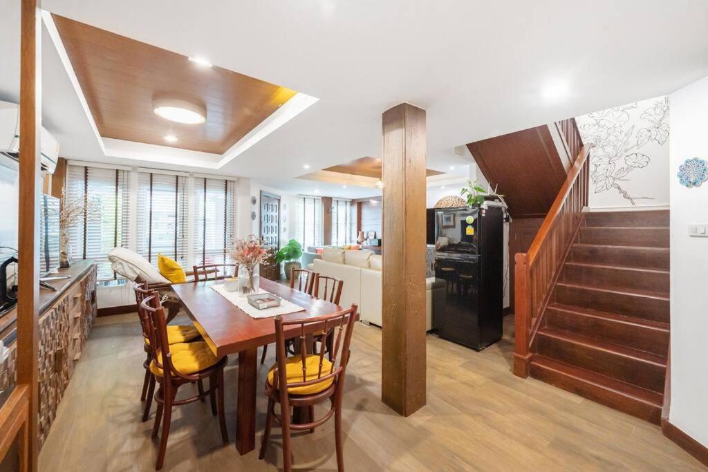 a kitchen and dining room with a table and a kitchen and a living room at MIQ Rama9 Villa 3Br in City Jodd fair MRT in Makkasan