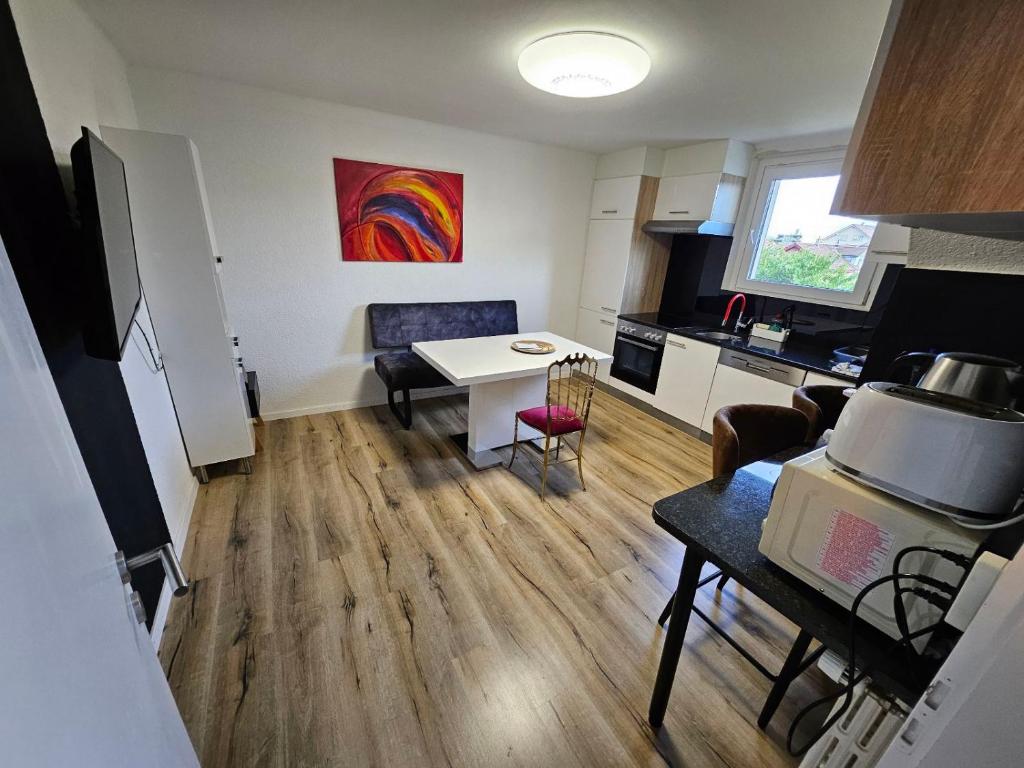 Kuchyň nebo kuchyňský kout v ubytování Butthouse Apartments