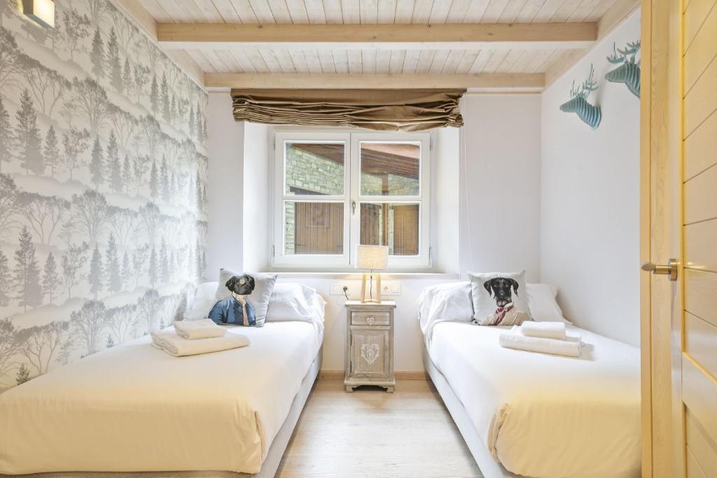 Posteľ alebo postele v izbe v ubytovaní Luderna - Apartamento Val de Ruda B52 dera Montjòia