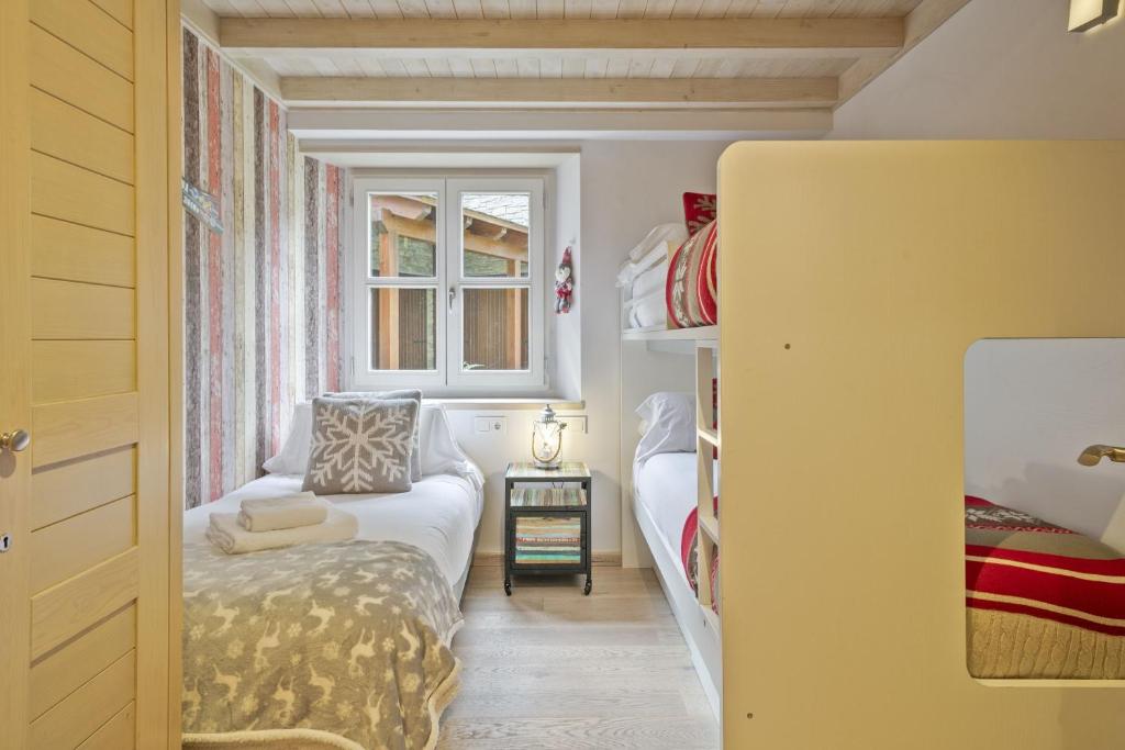 Posteľ alebo postele v izbe v ubytovaní Luderna - Apartamento Val de Ruda B52 dera Montjòia