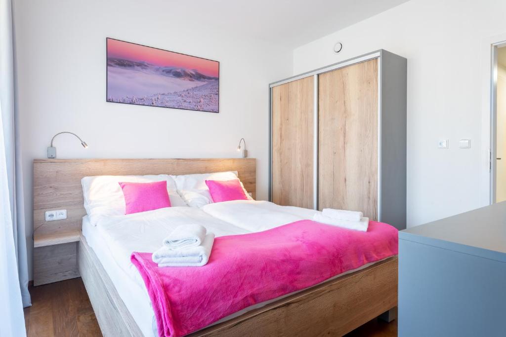 Postel nebo postele na pokoji v ubytování Apartmány Resort Vrchlabí