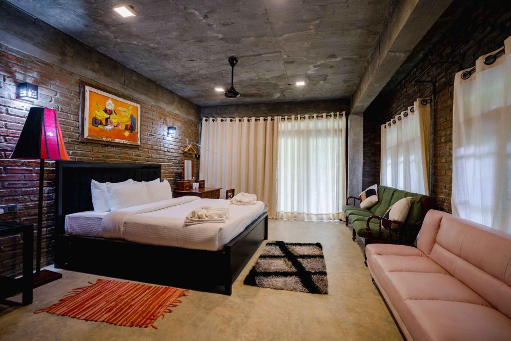 Postel nebo postele na pokoji v ubytování Aayu Hanthana Boutique Hotel