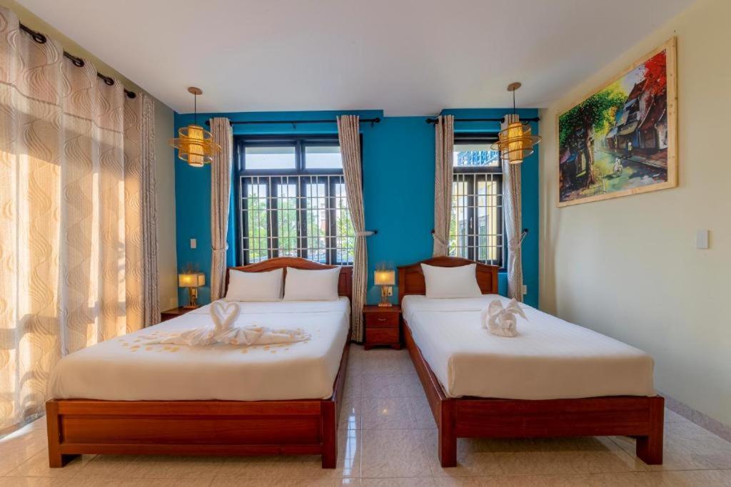 Postel nebo postele na pokoji v ubytování Hoi An Heart hostel Villa - Bespoke