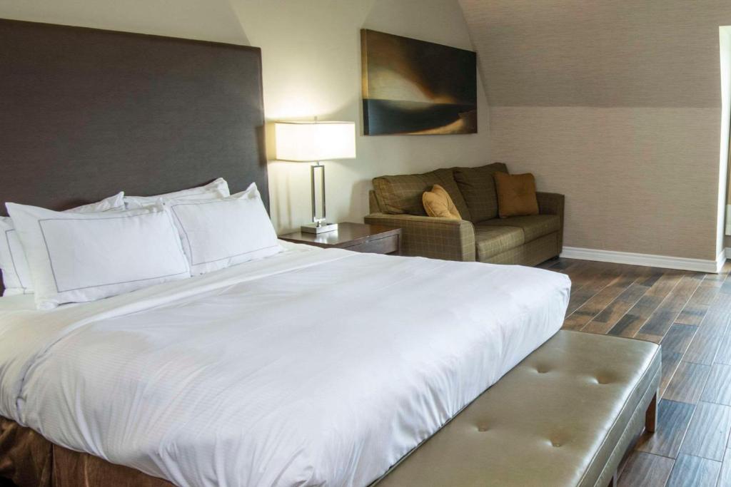 Chateau Cartier Hotel & Resort Ascend Hotel Collectionにあるベッド