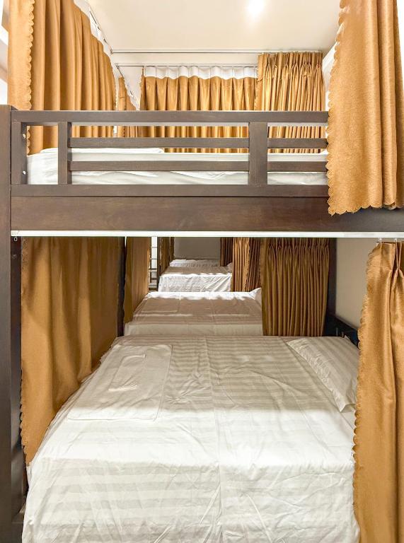 Giường Trong Phòng Nghỉ Tập Thể 8 Giường Cho Cả Nam Và Nữ