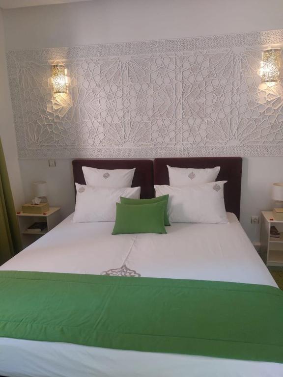 Postel nebo postele na pokoji v ubytování Riad Dar Augusta