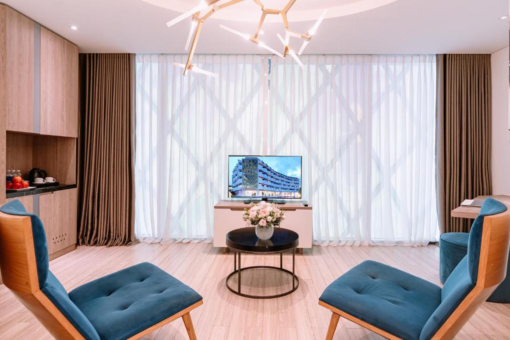Family Room with Balcony with Free Herbal Foot Bath 15 mins
