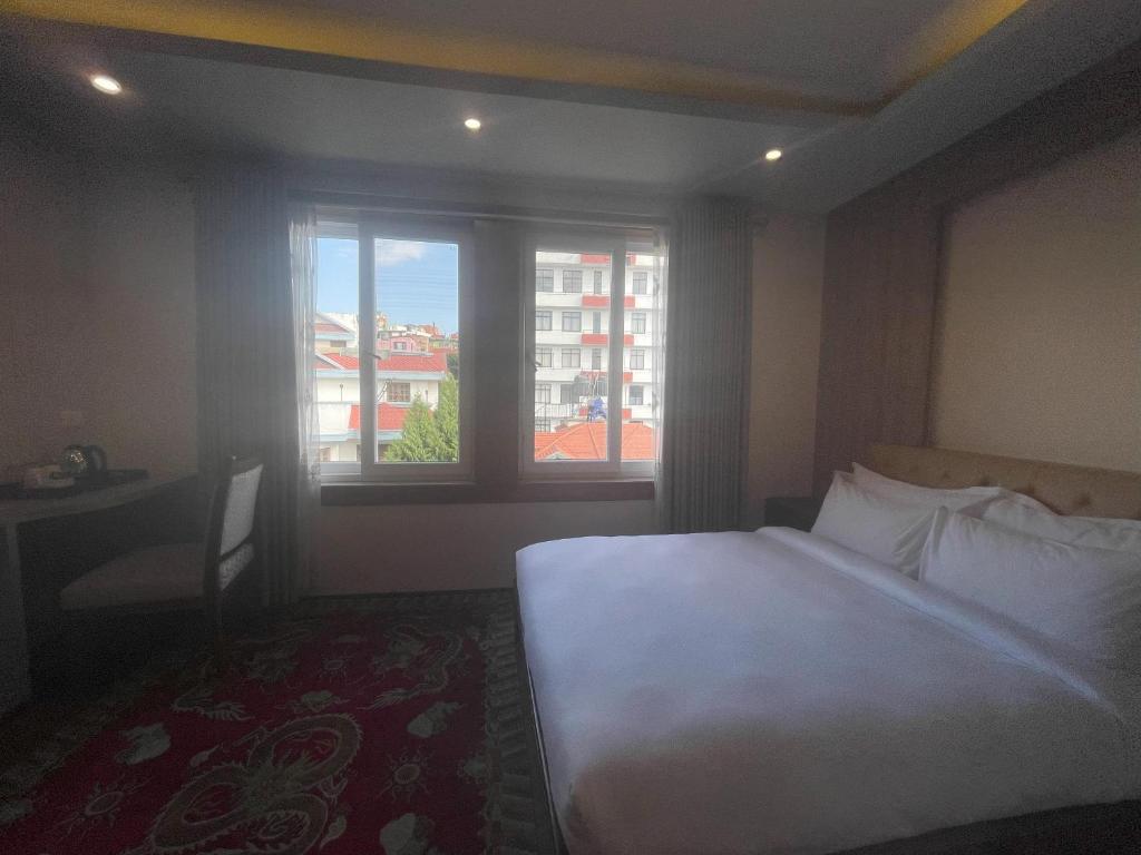 Postel nebo postele na pokoji v ubytování Hotel Bayberry Kathmandu - Near Tribhuvan International Airport