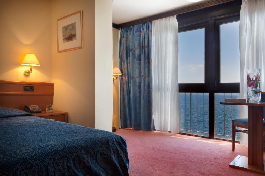 Posteľ alebo postele v izbe v ubytovaní Hotel Kristal - Liburnia