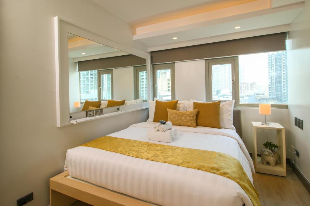 Postel nebo postele na pokoji v ubytování The Mini Suites Eton Tower Makati