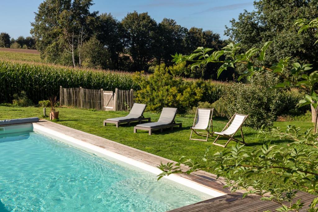 Bazén v ubytování Domaine du Kelenn, Maison d'hôtes de charme avec piscine nebo v jeho okolí