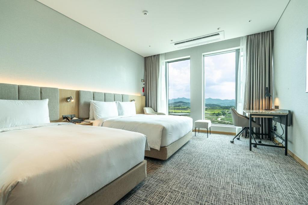 Stanford hotel Andong - Family Room With Lake View