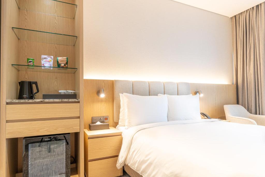 Stanford hotel Andong - King Room With Roll-In Shower - Disability Access