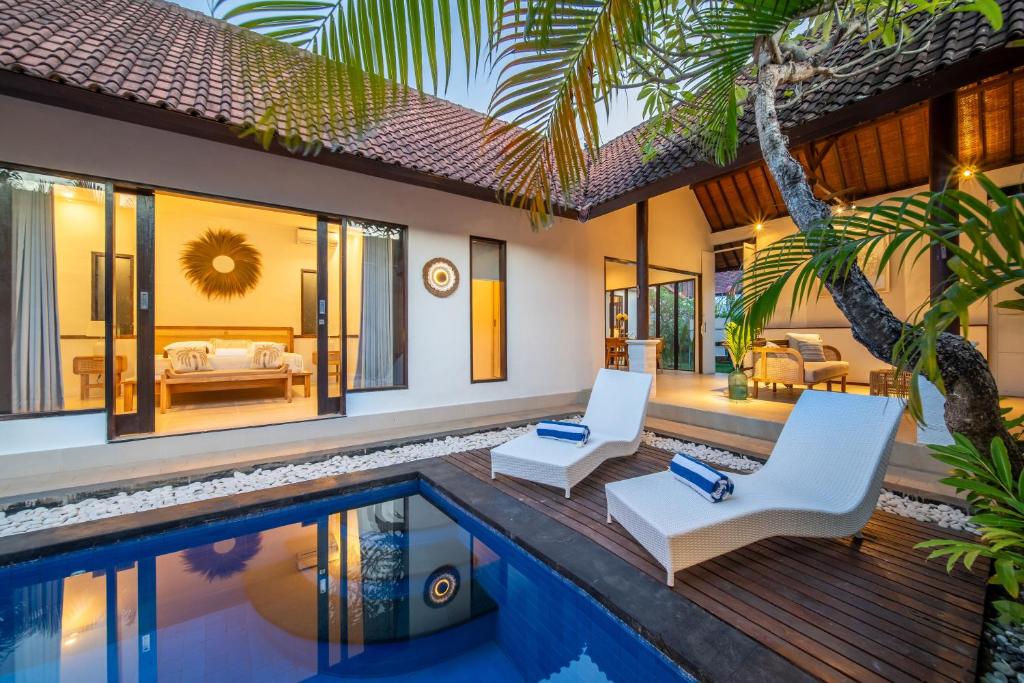 Free pick-up Balinese style tropical private pool villa with 2 bedrooms ...