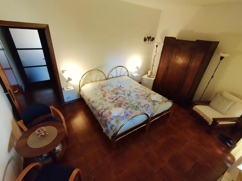 Postel nebo postele na pokoji v ubytování Rasna Heart Guest House