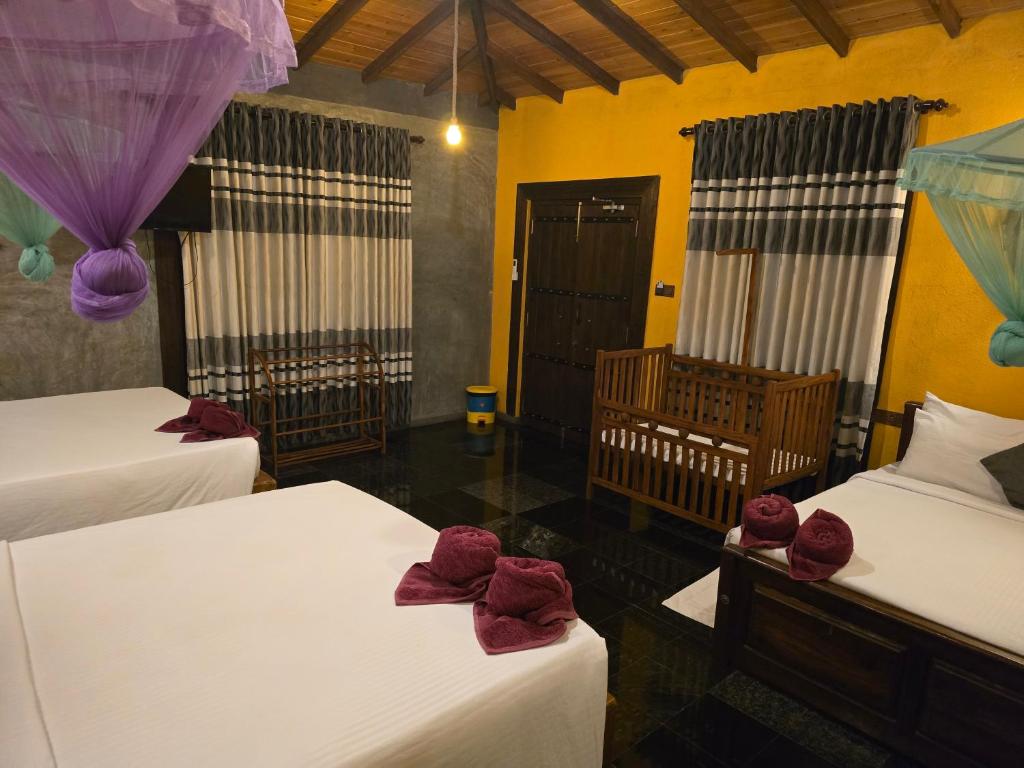 Postel nebo postele na pokoji v ubytování Ceylon wilpattu safaris & lodging