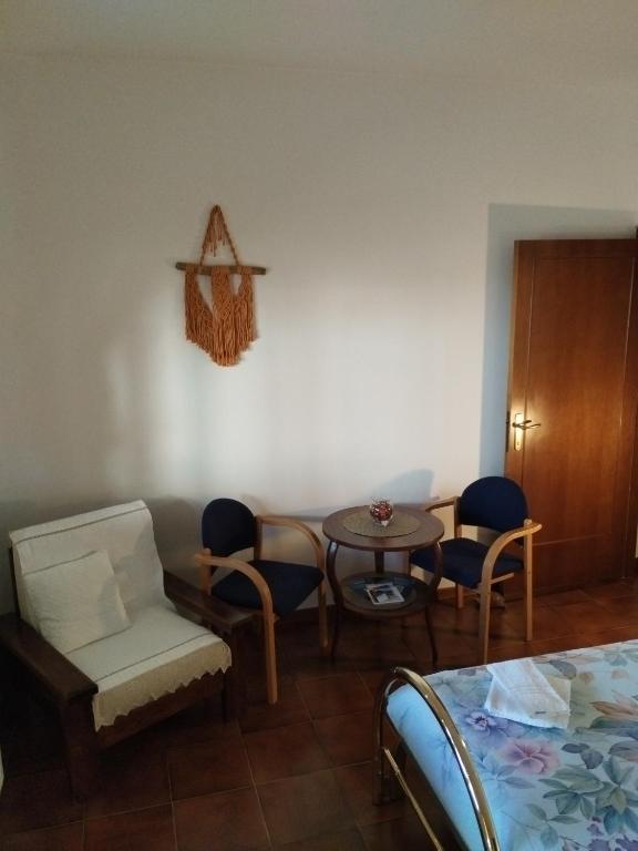 Postel nebo postele na pokoji v ubytování Rasna Heart Guest House