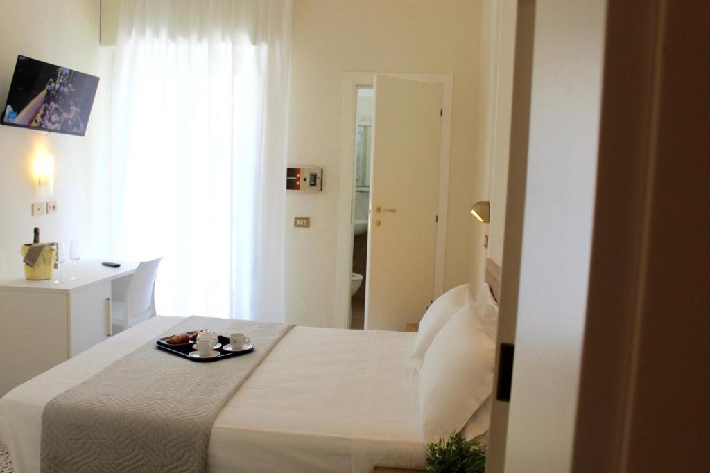Postel nebo postele na pokoji v ubytování King Hotel