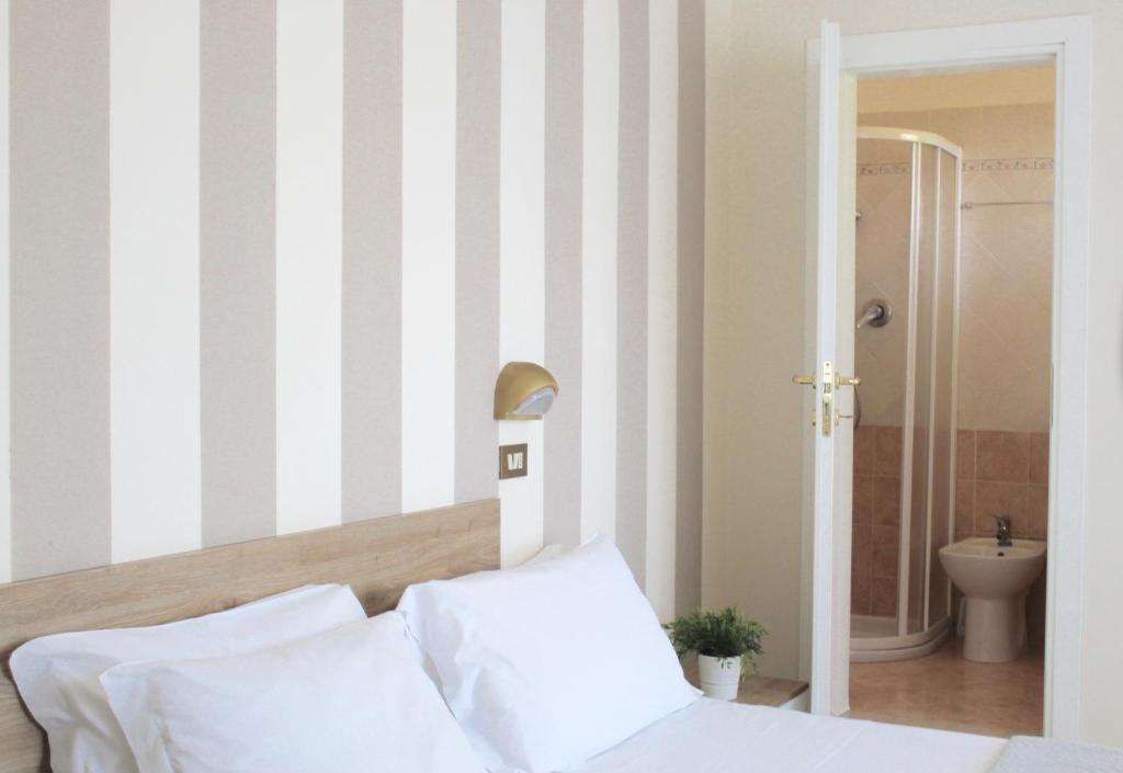 Postel nebo postele na pokoji v ubytování King Hotel