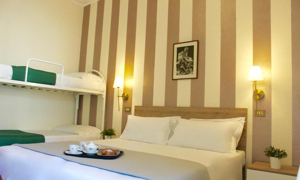 Postel nebo postele na pokoji v ubytování King Hotel