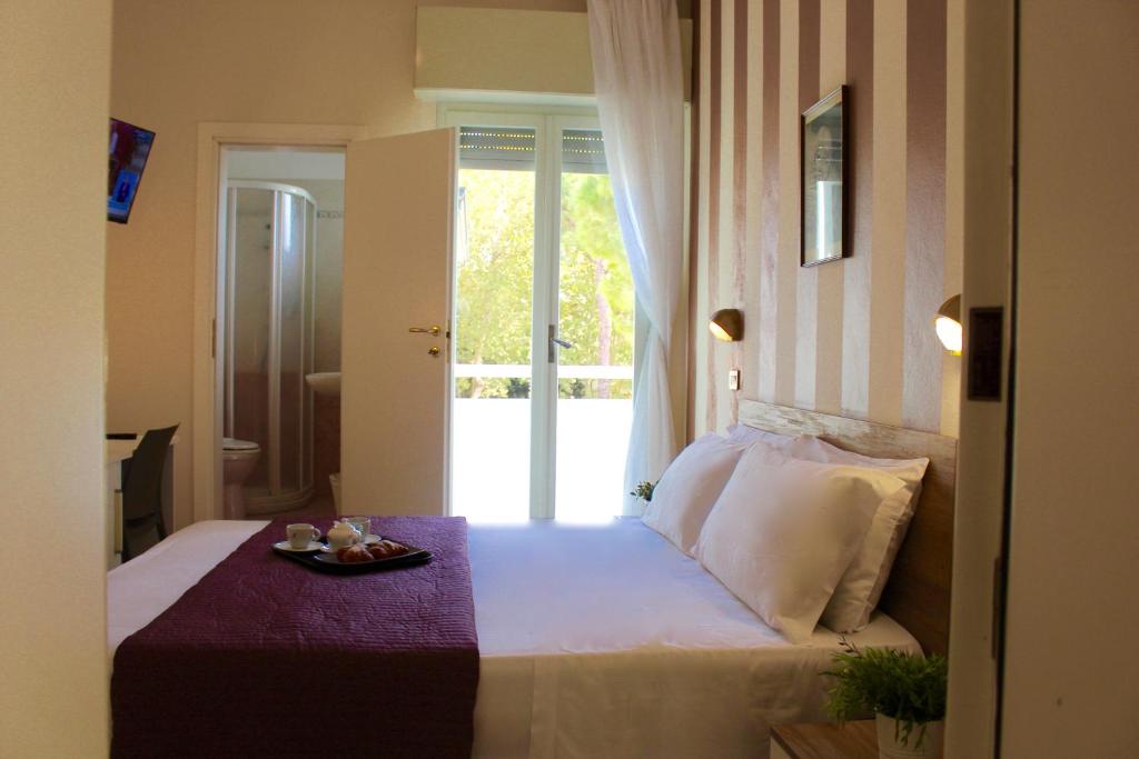 Postel nebo postele na pokoji v ubytování King Hotel
