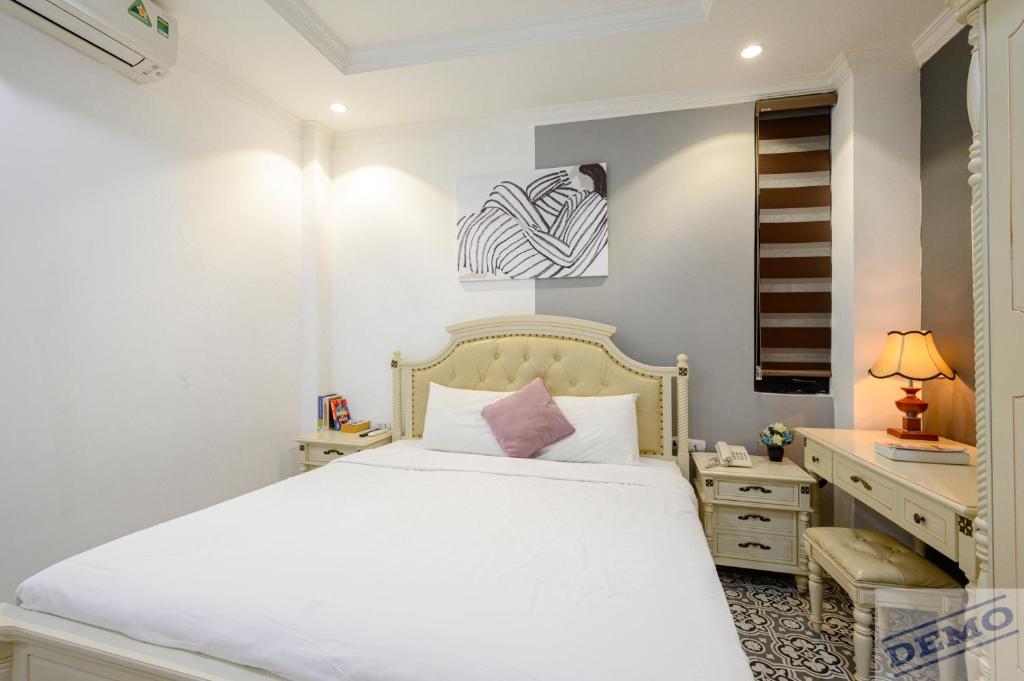Postel nebo postele na pokoji v ubytování Luxe Paradise Suites Dich Vong Hau