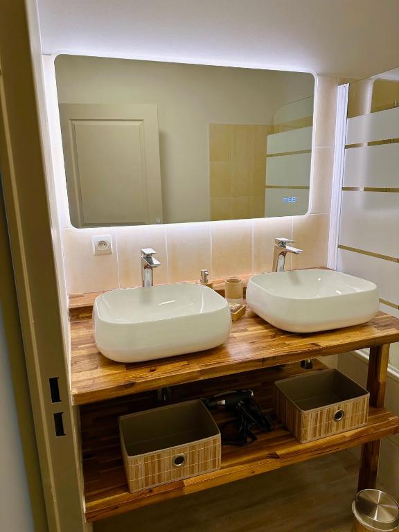 Koupelna v ubytování Le Roquefeuil T4 Duplex St-Gilles