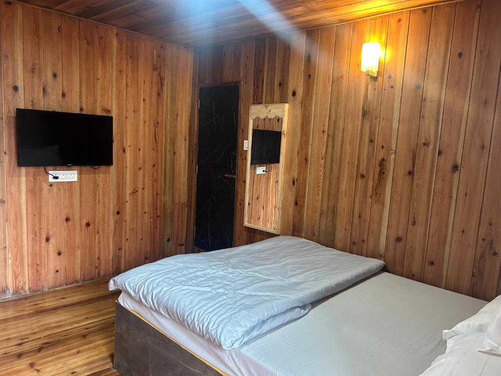 TV a/nebo společenská místnost v ubytování Norbu Thungkar Homestay