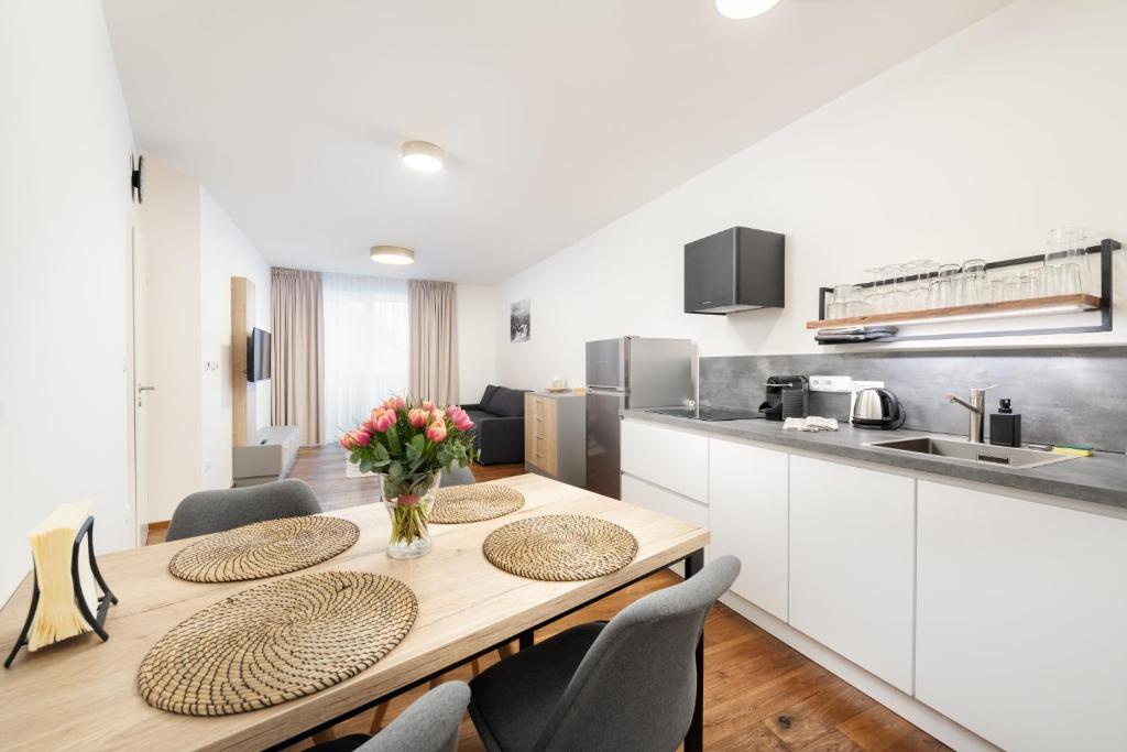 Kuchyň nebo kuchyňský kout v ubytování Apartmány Resort Vrchlabí