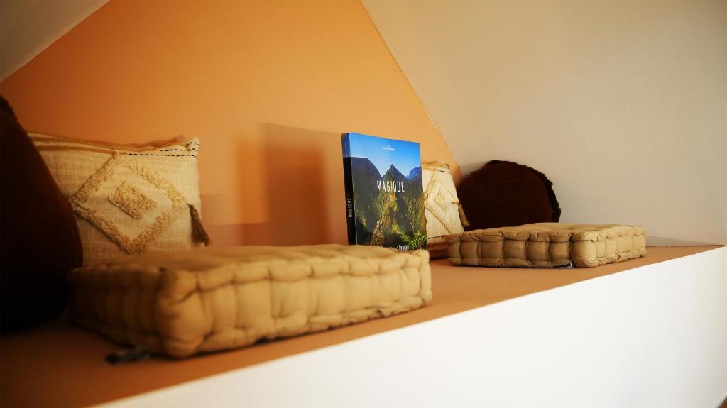Posezení v ubytování Le Roquefeuil T4 Duplex St-Gilles