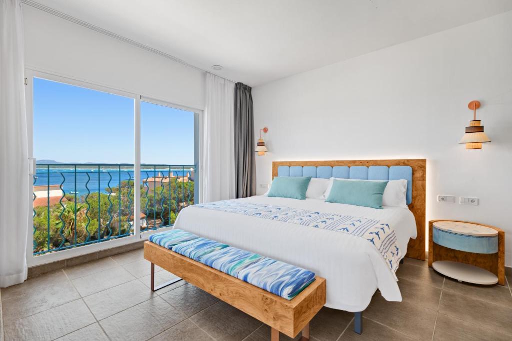 Кровать или кровати в номере Hotel Villa Chiquita - Adults Only - Over 12