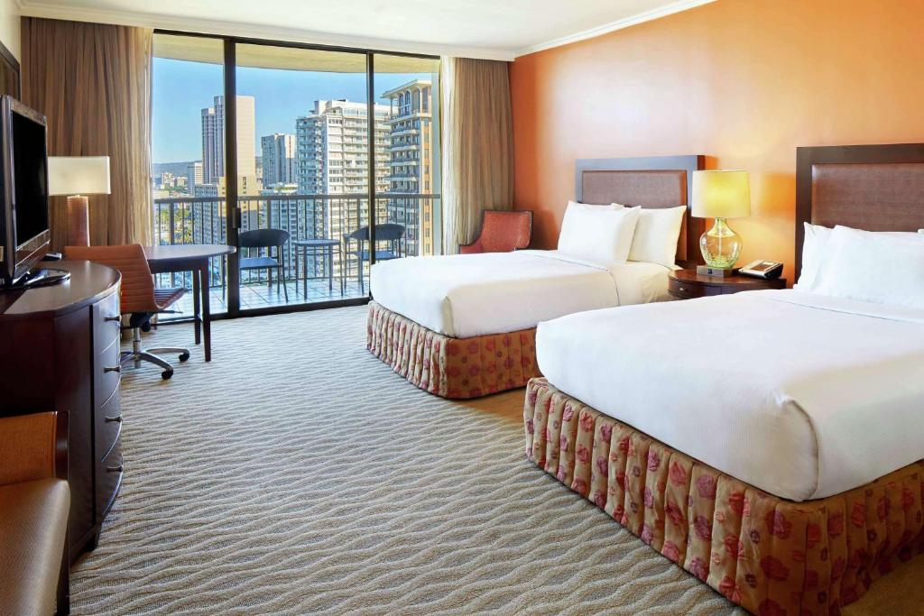 Postel nebo postele na pokoji v ubytování Hilton Hawaiian Village Waikiki Beach Resort