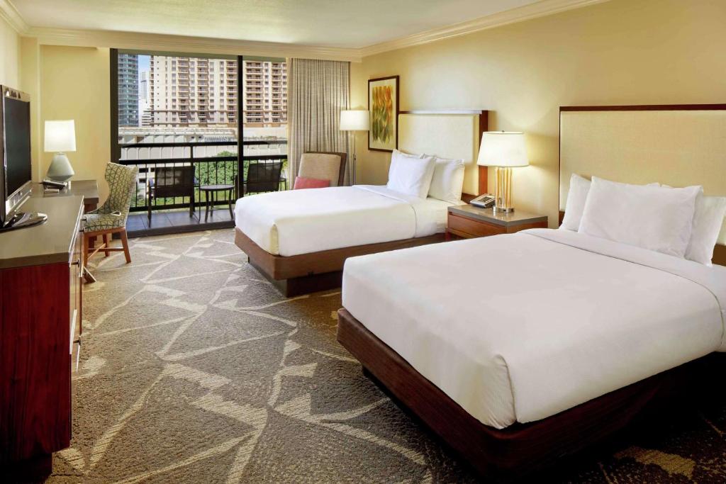 Postel nebo postele na pokoji v ubytování Hilton Hawaiian Village Waikiki Beach Resort