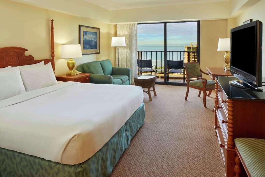 Hilton Hawaiian Village Waikiki Beach Resort - Kalia Tower King Room - Partial Ocean View