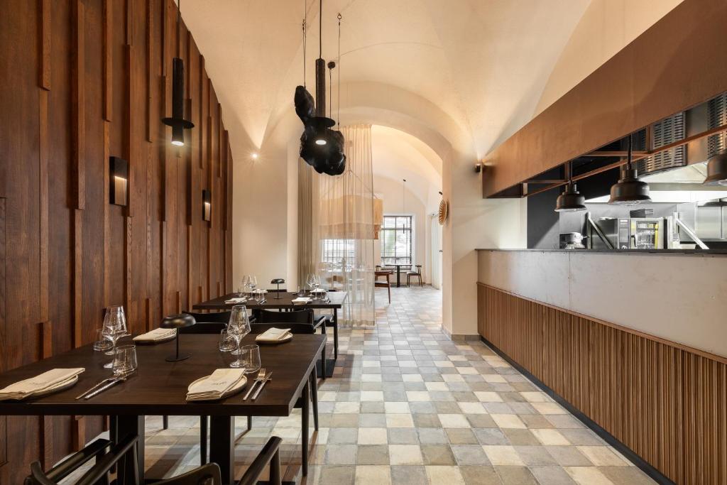 Reštaurácia alebo iné gastronomické zariadenie v ubytovaní Hotel Ambasadorski Rzeszów