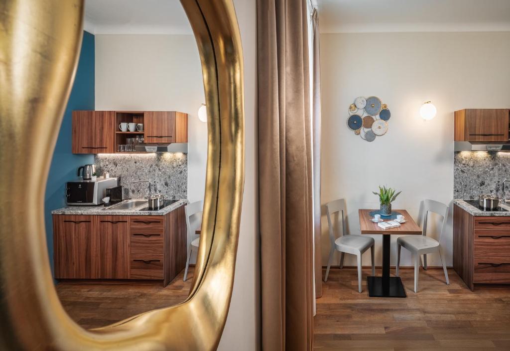 Golden Angel Suites by Adrez - Resim 31