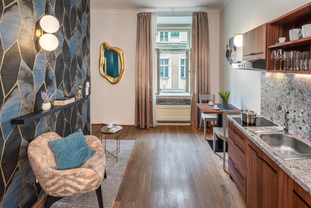 Golden Angel Suites by Adrez - Resim 17